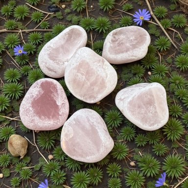 EMMA EI – Rozenkwarts edelstenen ei (± 4 cm)