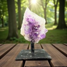 349 Amethist - op voet 8,5cm