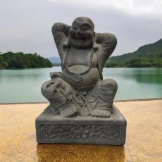629 Chinese Geluksboeddha met Kat – 28 x 18 x 15 cm