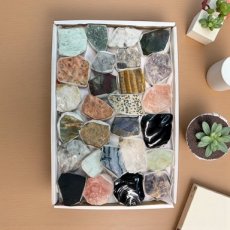 821 Verzameldoos ruwe mineralen