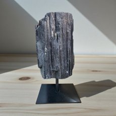 BRA06 Tourmaline on base ca. 18cm