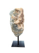 E066 Blauwe onyx op metalen voet – 20 cm