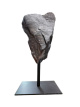 E094 Hematiet op metalen voet – 20 cm