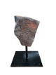 E169 Hematiet op metalen voet – 15.5 cm