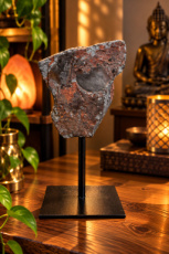 E169 Hematiet op metalen voet – 15.5 cm