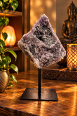E914 Lepidolite on metal stand – 19.5 cm