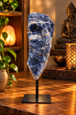 E973 Sodaliet op metalen voet – 22 cm