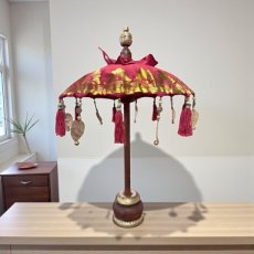 HTE01R Decoratieve Parasol met Houten Voet – 70 cm Hoog, Ø40 cm