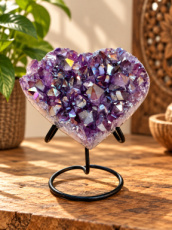 K082 Amethyst Aura Heart - 9 cm