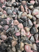 KNURHO Knuffelsteen Rhodoniet – 2 cm