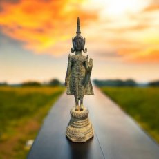 KR184 Thaise Boeddha in Rattanakosin-stijl