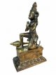 KR198 knielende Hanuman met staf
