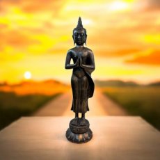 KR207 Thaise Boeddha in biddende houding