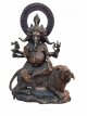 KR236 zittende, drie-koppige en acht-armige Ganesha, gezeten op een leeuw