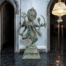 KR250 staande, dansende Durga