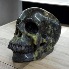 KR266 Kristallen Schedel - African Green stone - 14 x 11.5 x 17cm
