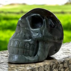 KR297 Kristallen Schedel - Drakenbloed steen - 6 x 5 x 7 cm
