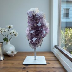 KR47 Amethist op voet - 18cm