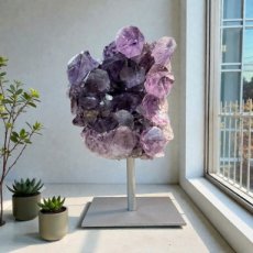 KR49 Amethist op voet - 13.5cm