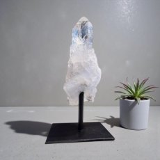 KR68 Clear Quartz on base