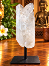 R874 Bergkristal op voet – 13 cm