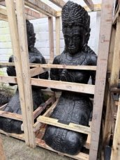 VPO08/03-08 Knielende Dewi biddend 123cm